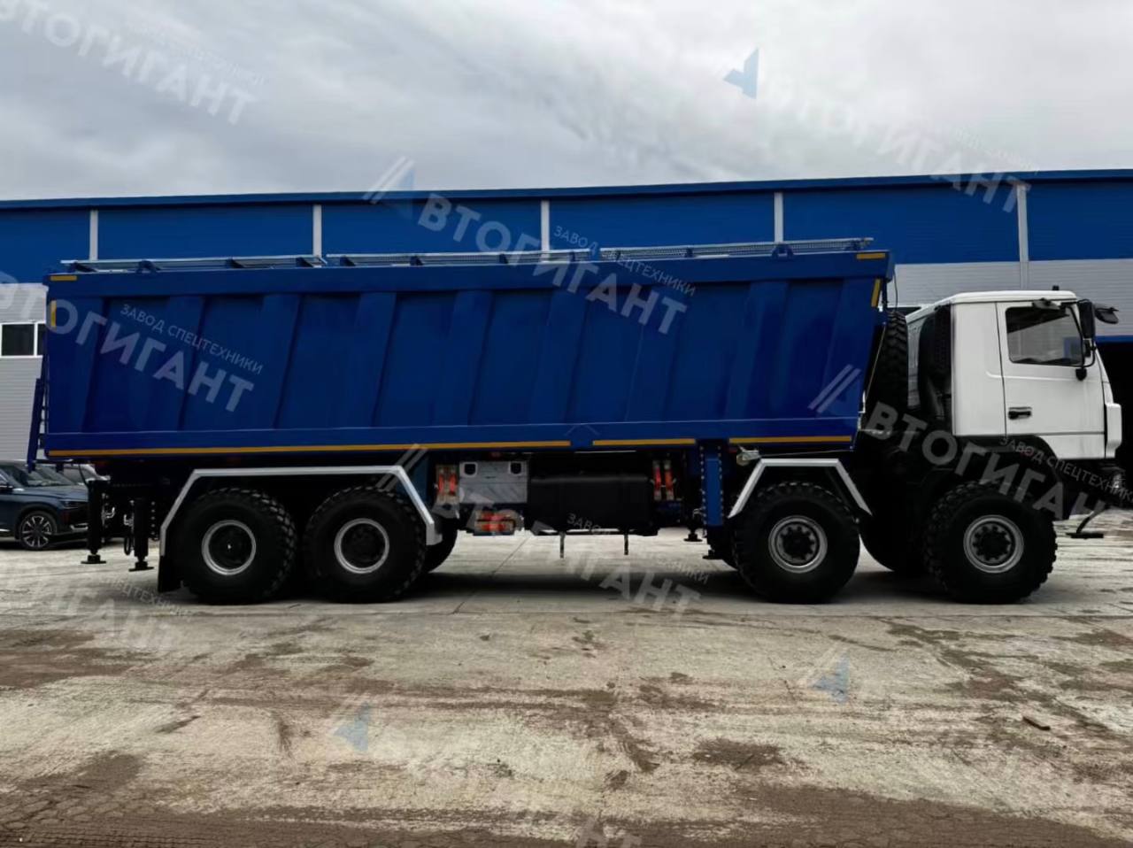 Автомобиль проппантовоз на шасси МАЗ 6526