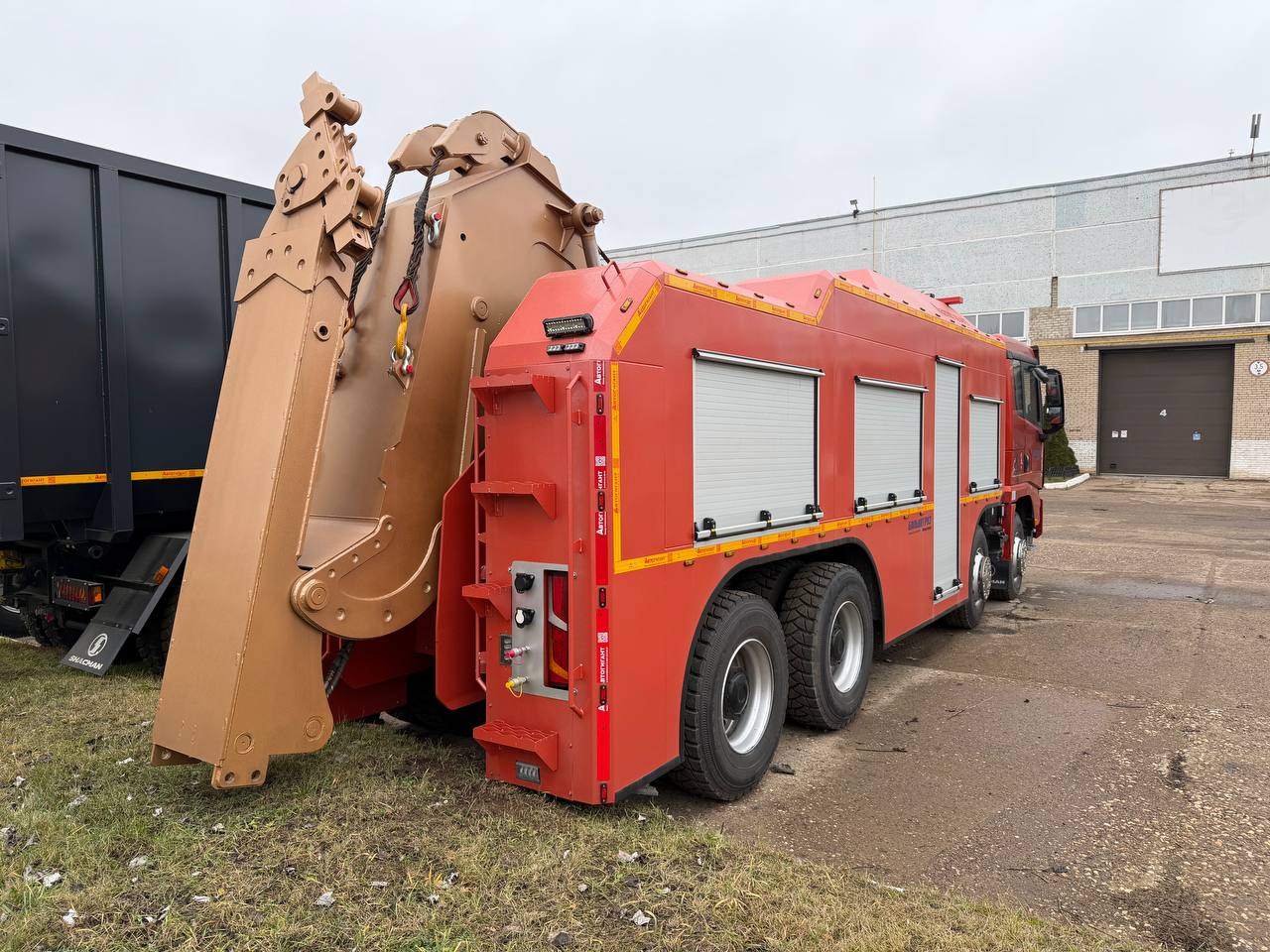 Грузовой эвакуатор на шасси SHACMAN 8x4